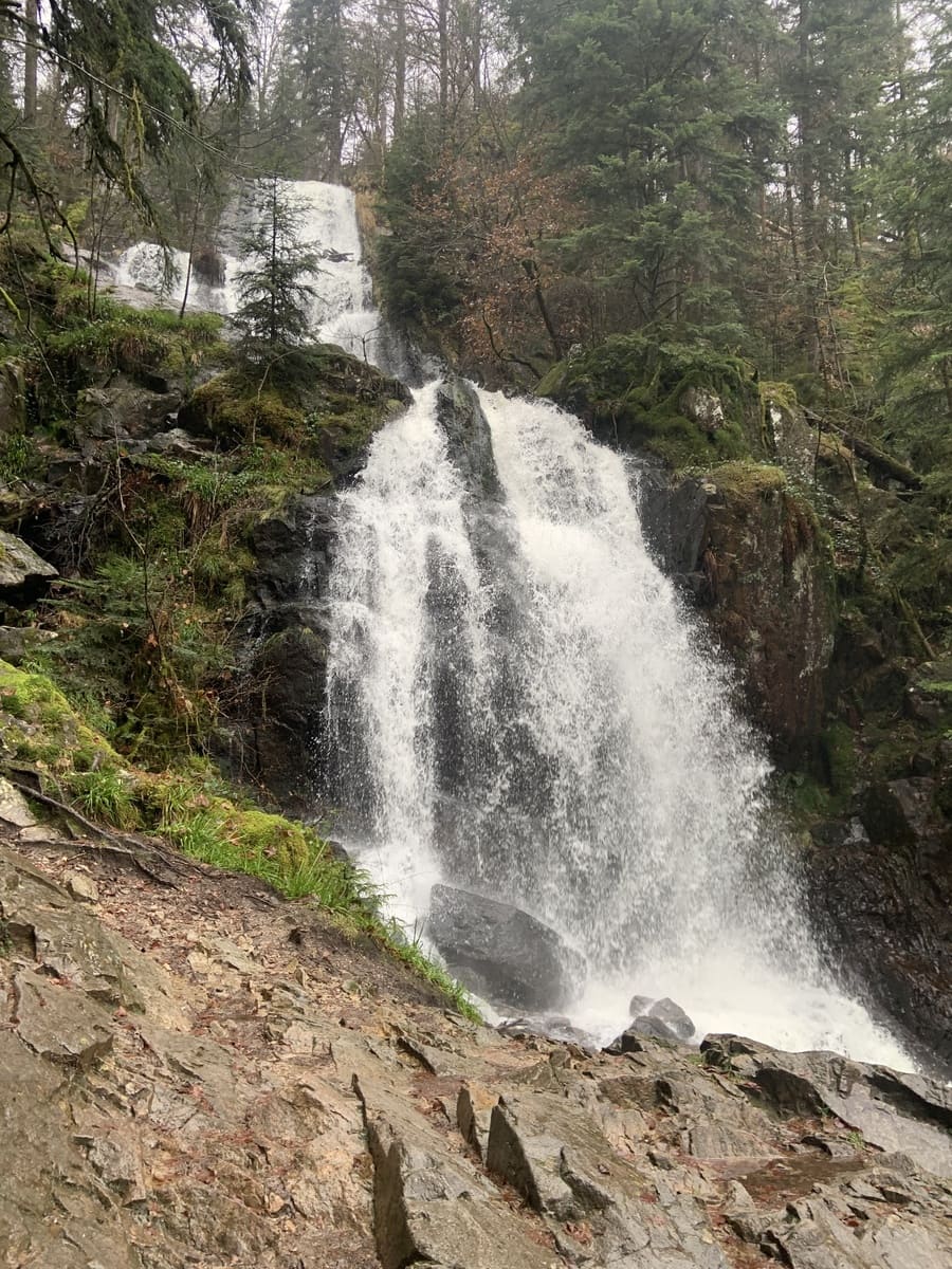 Cascade alentours d'Odile et les cycleux